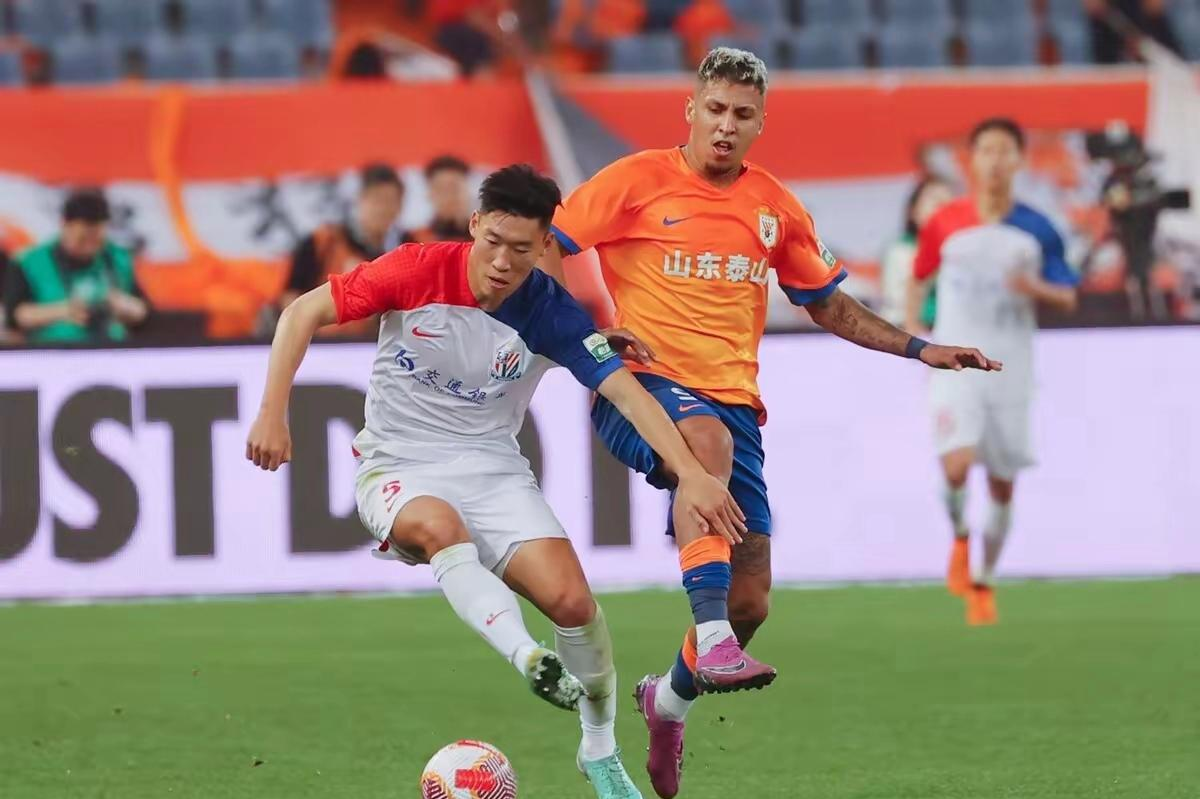 英超倒计时；山东泰山转会期远射贴柱；细节引发关注；赛场秩序良好；轮换策略成焦点的简单介绍