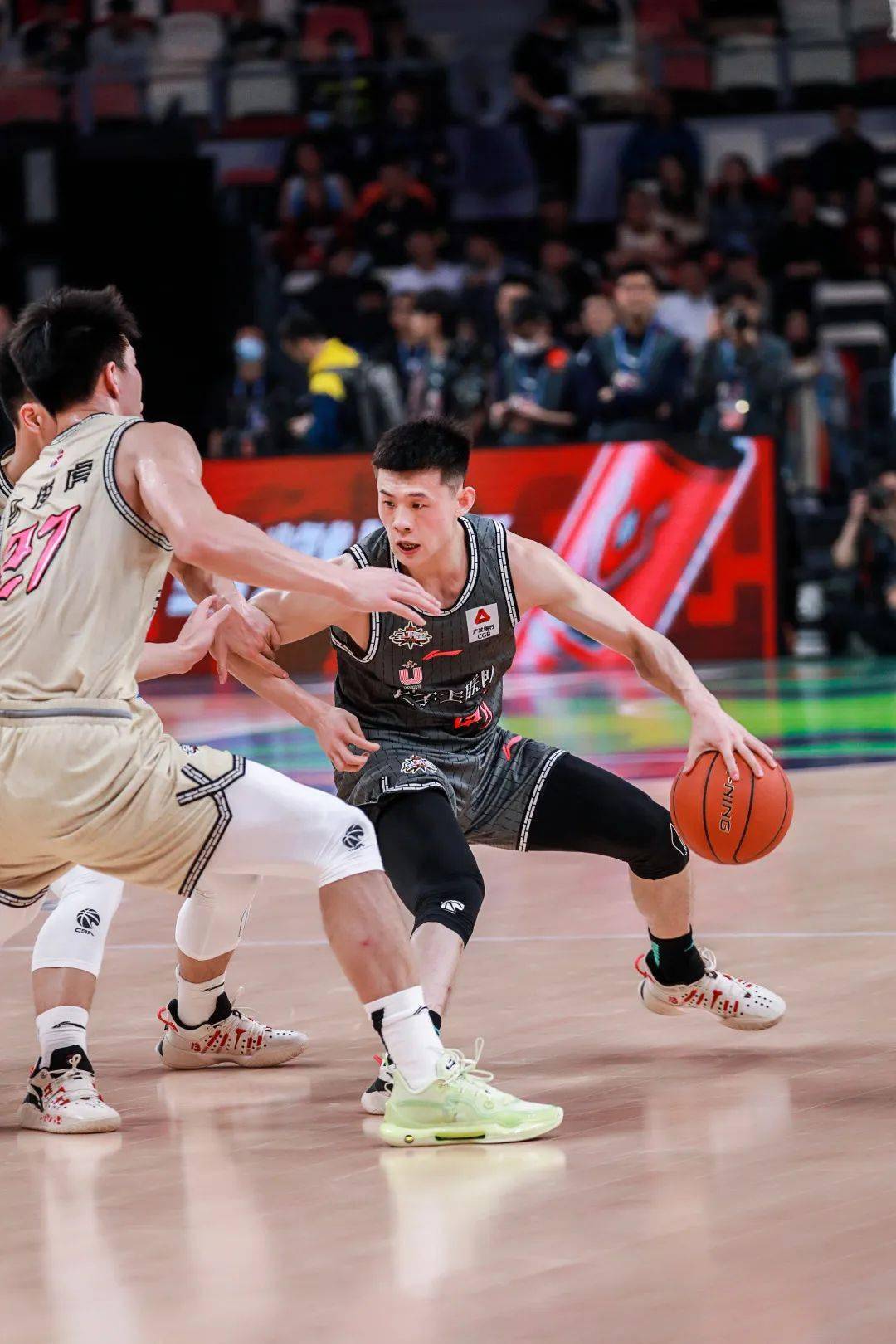 详细阅读:关于赛地聚焦——CBA季后赛赛后热度飙升,浙江队外线爆发,更衣室稳定,阵容厚度经受考验的信息 关于赛地聚焦——CBA季后赛赛后热度飙升,浙江队外线爆发,更衣室稳定,阵容厚度经受考验的信息